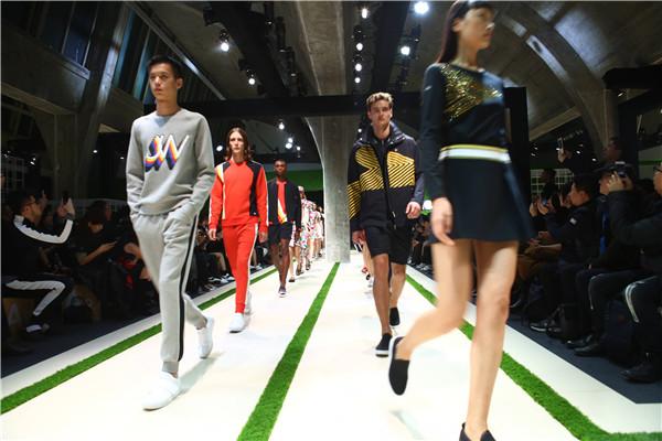 青岛元素满满2026青岛马拉松发布奖牌和比赛服(图1)