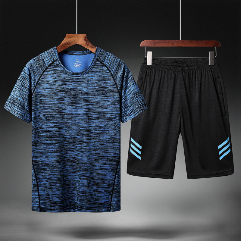 55岁钟丽缇被指穿着不得体太过暴露直播中大胆跳操被指不雅(图1)