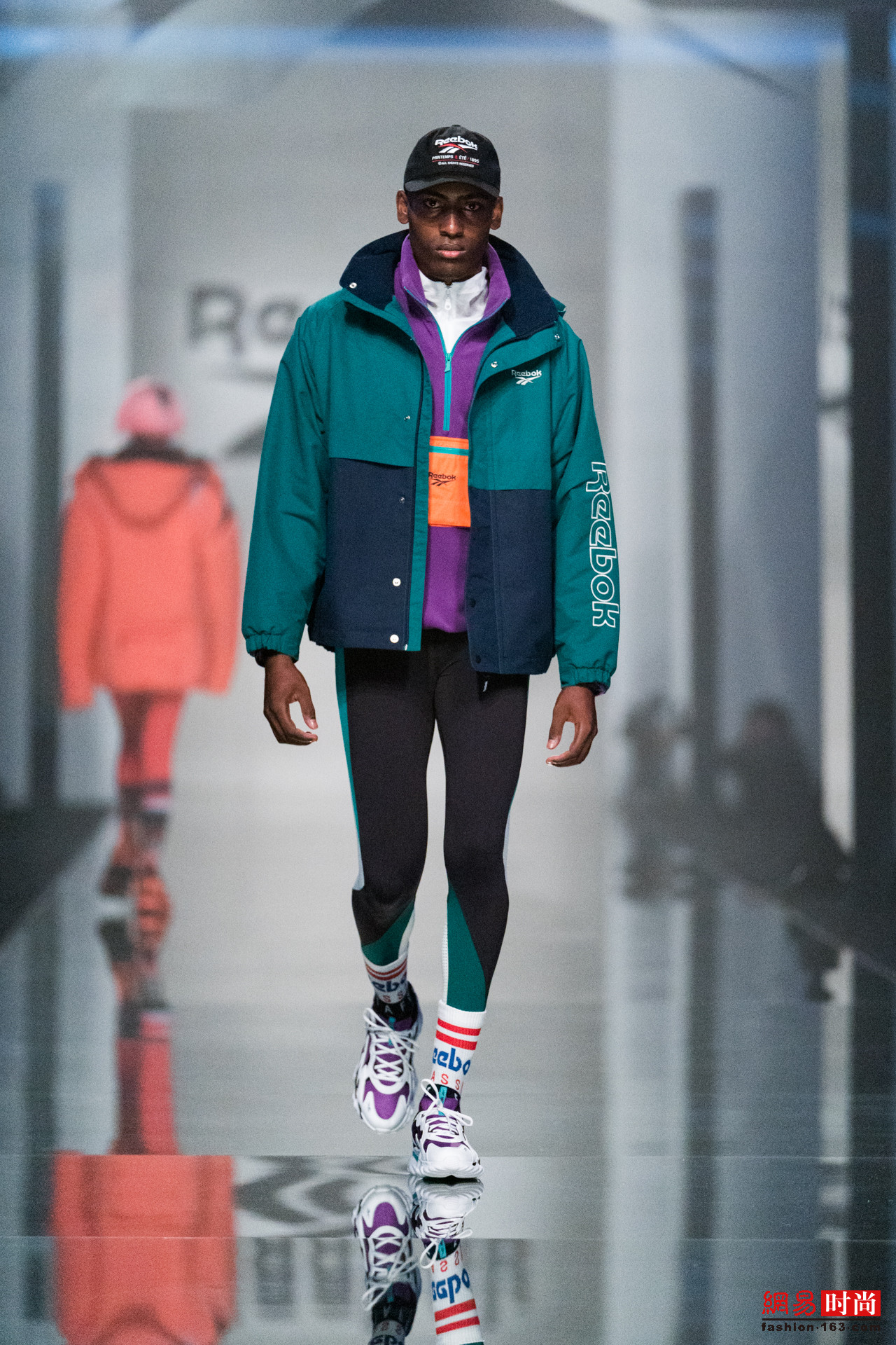 时髦现代的新波西米亚女郎!拉夫·劳伦(RalphLauren)2018秋冬时装秀海报网带你亲临2019春夏纽约时装周(图1)